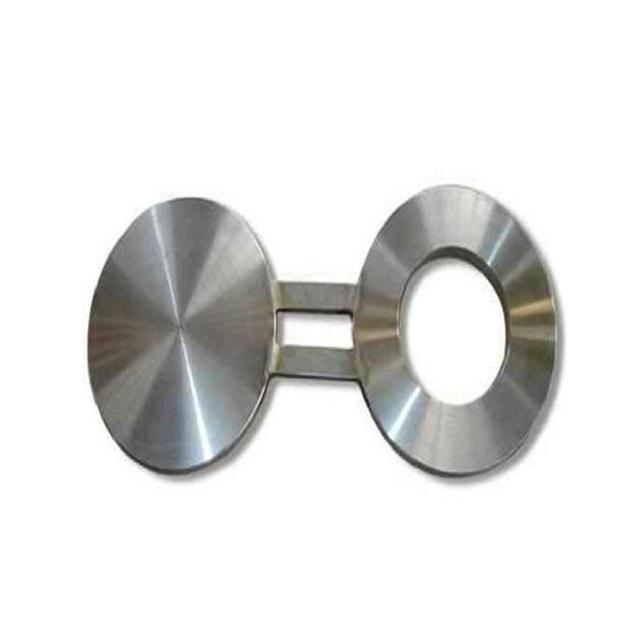 L'acier au carbone ASTM A105 est utilisé pour les lunettes. 0